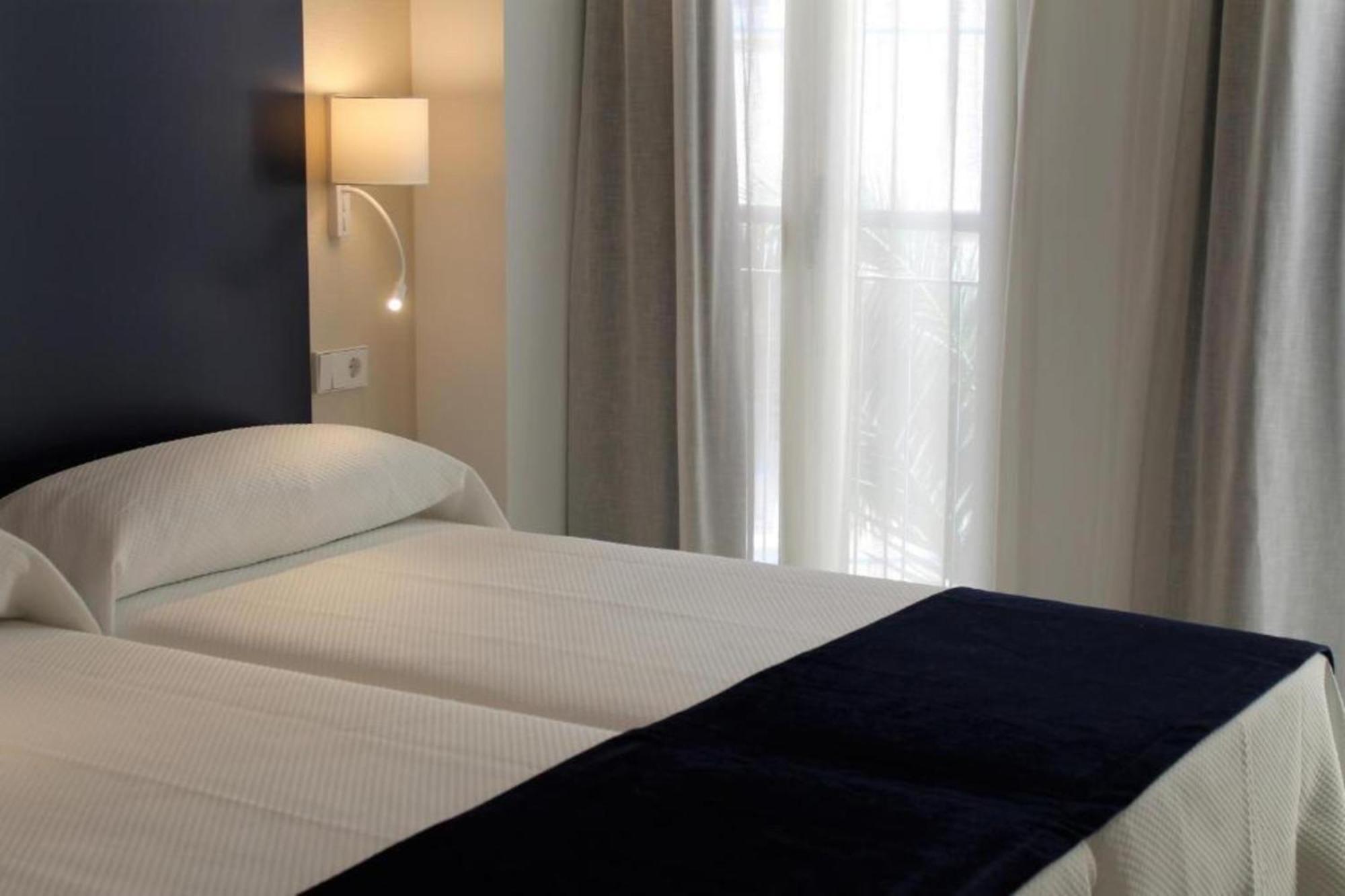 Apartamentos Mayal Con Piscina Benidorm Oda fotoğraf